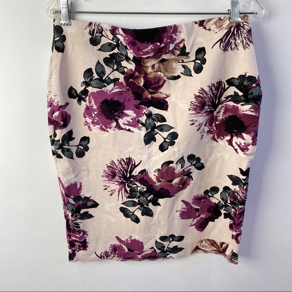 Le Chateau floral skirt - Picture 1 of 3
